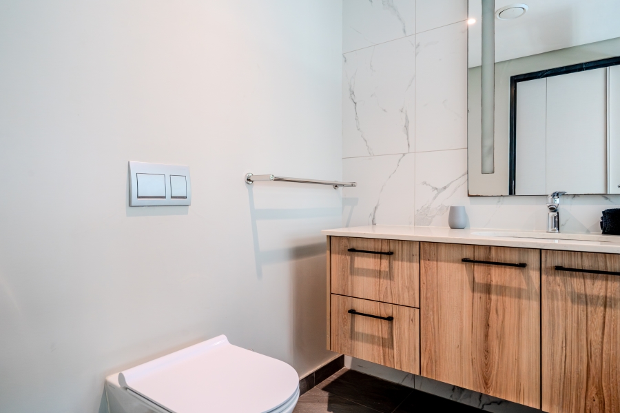 2 Bedroom Property for Sale in Sea Point Western Cape